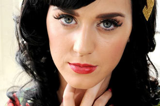 Faltaba yo: Katy Perry recorre La Habana por unas horas