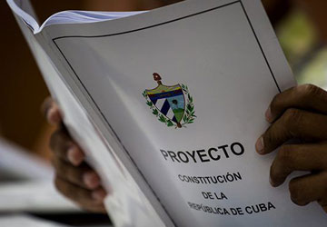 Se levanta el telón: Proyecto de Constitución cubana a la venta
