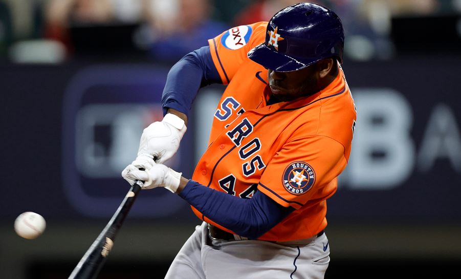 Golpe de campeones: Los Astros se imponen a los Rangers y reviven porfía de la Liga Americana