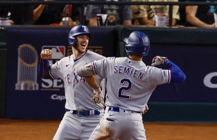 Los Rangers apabullan a Arizona y se acercan a la corona de Serie Mundial