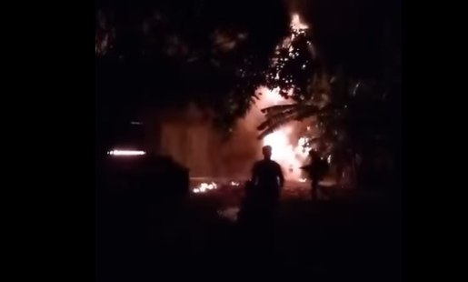 Incendio de gran magnitud arrasa con carpintería en Cárdenas