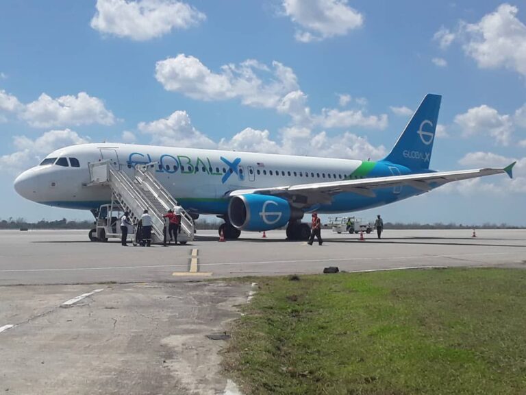 Administración Trump deporta a 60 cubanos en vuelo fletado desde Miami