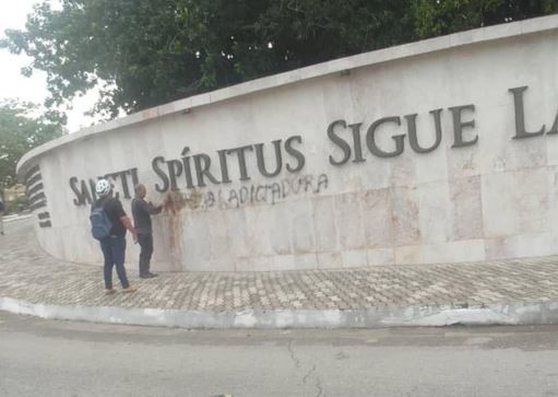 ¿Efecto ETECSA?: Aparece letrero antigubernamental en céntrica zona de Sancti Spíritus ¿Efecto ETECSA?: Aparece letrero antigubernamental en céntrica zona de Sancti Spíritus